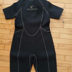 Jintaleco men’s M wet suits brand new